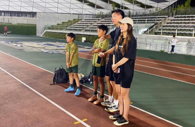 杨旭探班兑现传承 长子见偶像：你和费南多谁更快？