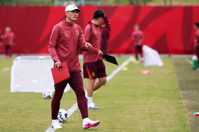 最新版-国足迪拜拉练为3月热身赛蓄力，部分U23球员将补充入队